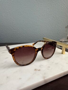 Tortoiseshell Round Women's Sunglasses - Brown Lenses